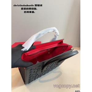 質感に満足 人気が高い新作 完売間近バッグクリスチャンルブタンブランド レプリカ