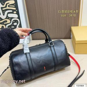 ブランド 偽物バッグ今年の2026コーデに活躍する トレンドの最先端に 大人気コラボ商品Christian Louboutin