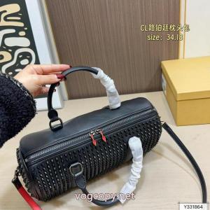 ブランド 偽物バッグ今年の2026コーデに活躍する トレンドの最先端に 大人気コラボ商品Christian Louboutin