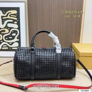 ブランド 偽物バッグ今年の2026コーデに活躍する トレンドの最先端に 大人気コラボ商品Christian Louboutin