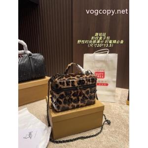 クリスチャンルブタンバッグスーパー コピー 品毎年大人気商品 新商品！ 品質保証