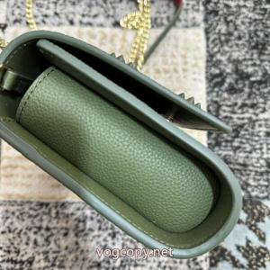 クリスチャンルブタンブランド コピー ショップ冬秋物先行発売  2026新品入荷 落ち着いた感覚バッグ..