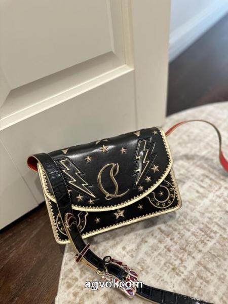 ブランド コピー s 級Christian Louboutinバッグ最安国内発送 高評価の人気品 どの年代にも好感度 5