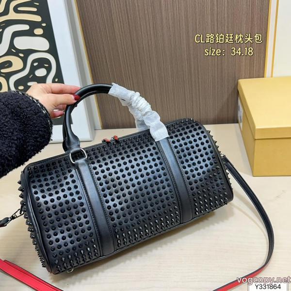ブランド 偽物バッグ今年の2026コーデに活躍する トレンドの最先端に 大人気コラボ商品Christian Louboutin 0 