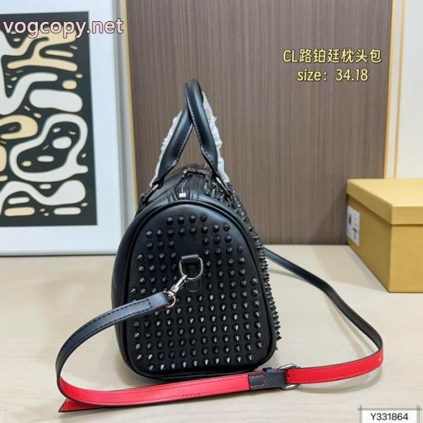 ブランド 偽物バッグ今年の2026コーデに活躍する トレンドの最先端に 大人気コラボ商品Christian Louboutin 5 