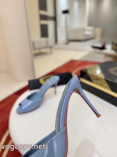 Christian Louboutin偽 ブランド完売前に 今年もトレンド SS26限定版サンダル.. 3